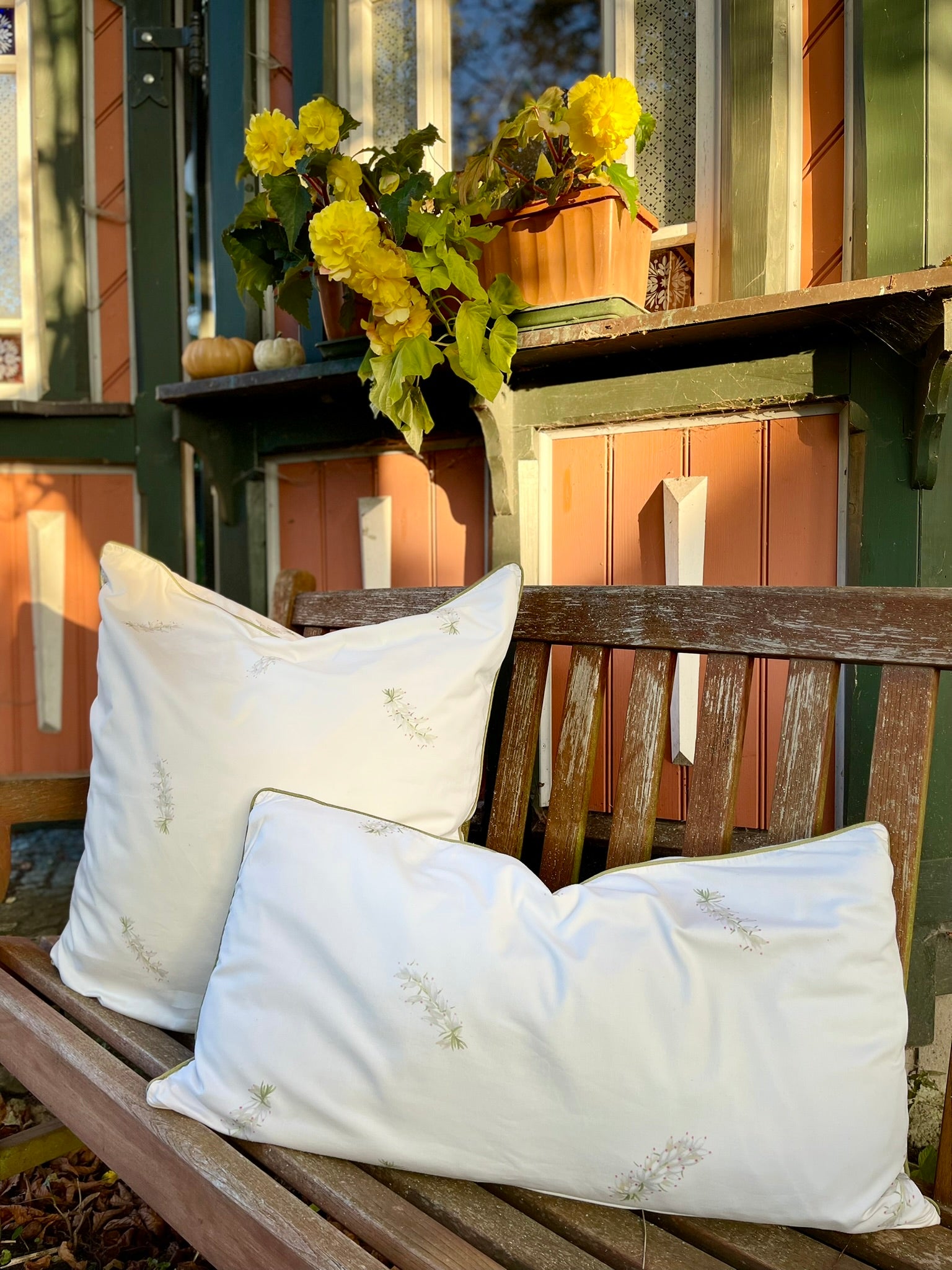 Nahaufnahme des Kissenbezugs Erika – elegant & weich.