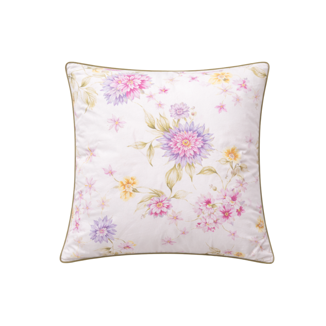 Floraler Kissenbezug Delia aus Mako-Satin mit olivgrüner Paspel von LuxCocoon