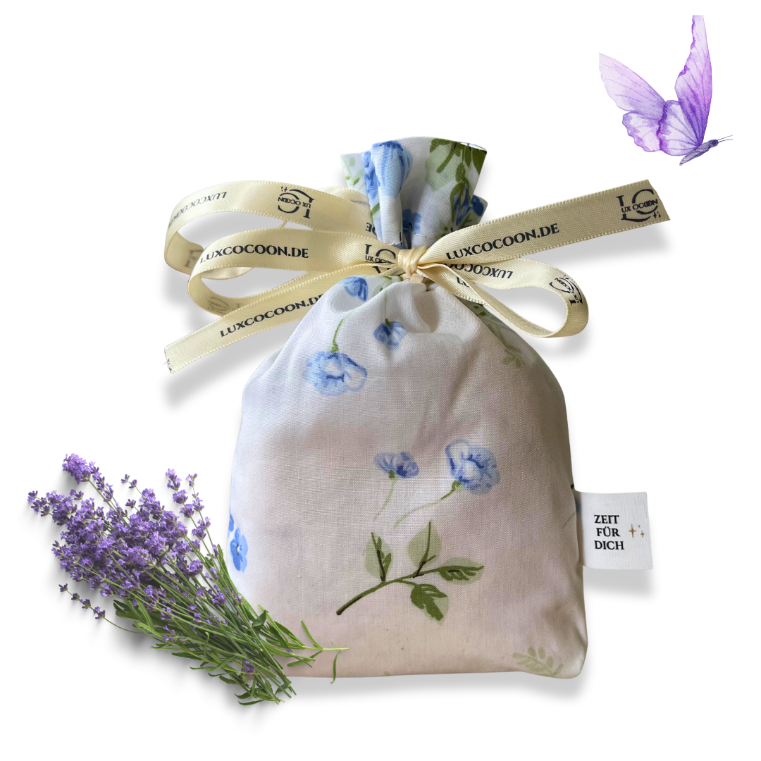 LuxCocoon Lavendelsäckchen in Blau/Weiß, handgefüllt mit naturreinem Lavendel, elegantes Duftkissen für Kleiderschrank und Wohnraum.