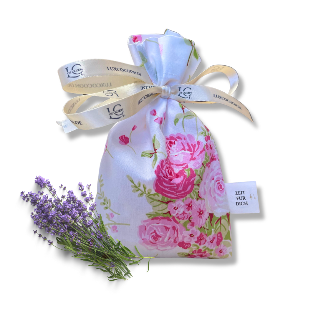 LuxCocoon Lavendelsäckchen in Rosa, handgefüllt mit naturreinem Lavendel, elegantes Duftkissen für Kleiderschrank und Wohnraum.