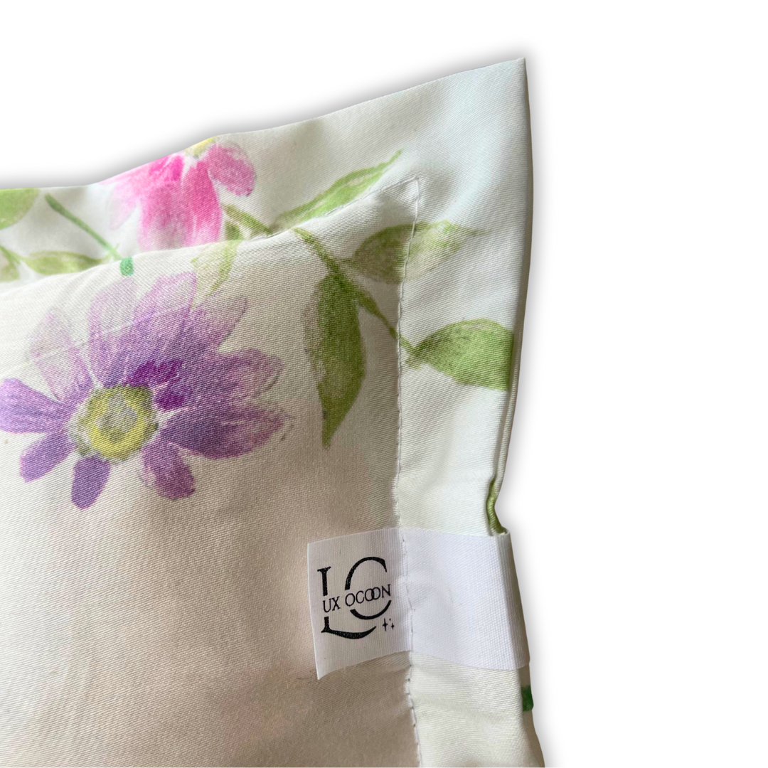 Detailaufnahme des Zirbenkissens in der Farbe "Sommerwiese"