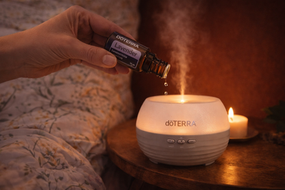 Aromatherapie mit Lavendelöl im Diffuser am Abend – entspannendes Abendritual für Ruhe und besseren Schlaf