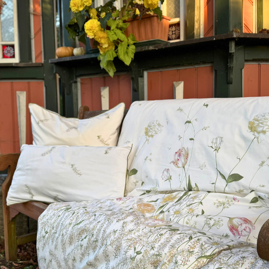 Natürlicher Deko-Kissenbezug Erika aus Mako-Satin als stilvolles Wohnaccessoire