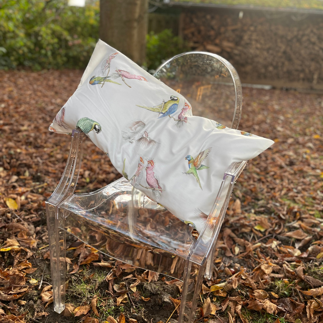Dekokissen Exotische Vögel - hochwertiger Kissenbezug aus Mako-Satin von LuxCocoon