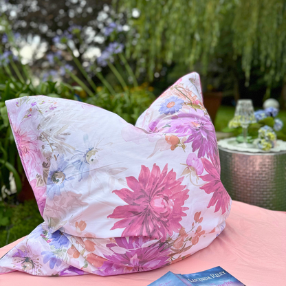 Großer Kissenbezug Fleur Rosée 80x80 cm aus Mako-Satin mit elegantem floralem Design