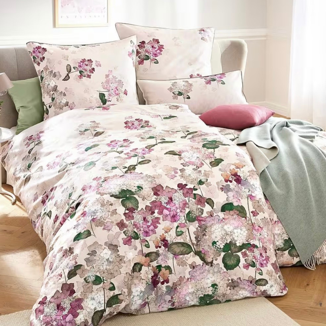 Luxuriöse Mako-Satin Bettwäsche Bellagio im stilvollen Schlafzimmer – zeitlose Eleganz von LuxCocoon