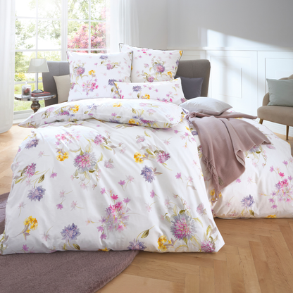 Florale Mako-Satin Bettwäsche Delia von LuxCocoon im stilvollen Schlafzimmer